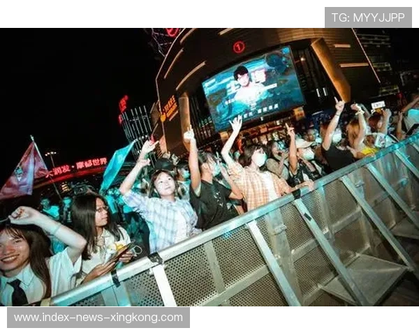 罗马中路渗透连续完成亮眼配合，全场气氛被彻底点燃